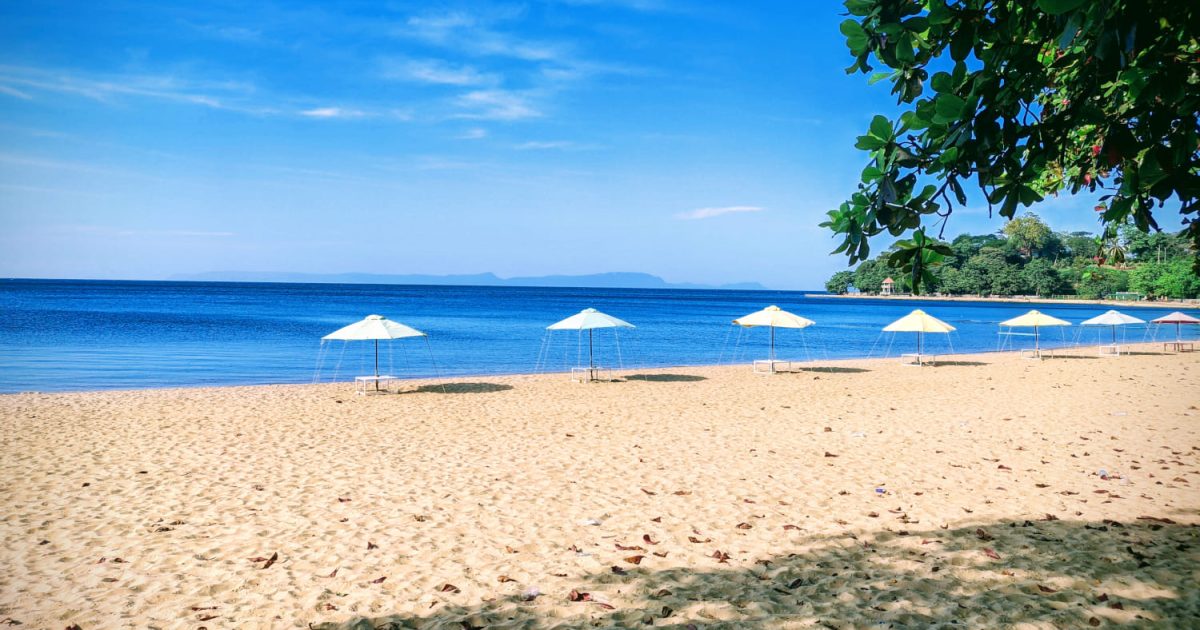 Der Hauptstrand in Kep, Kambodscha