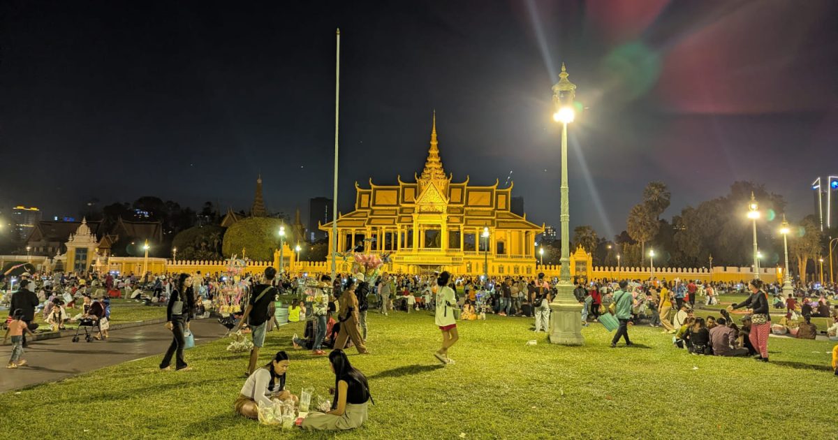 Der Königspalast in Phnom Penh am Abend,